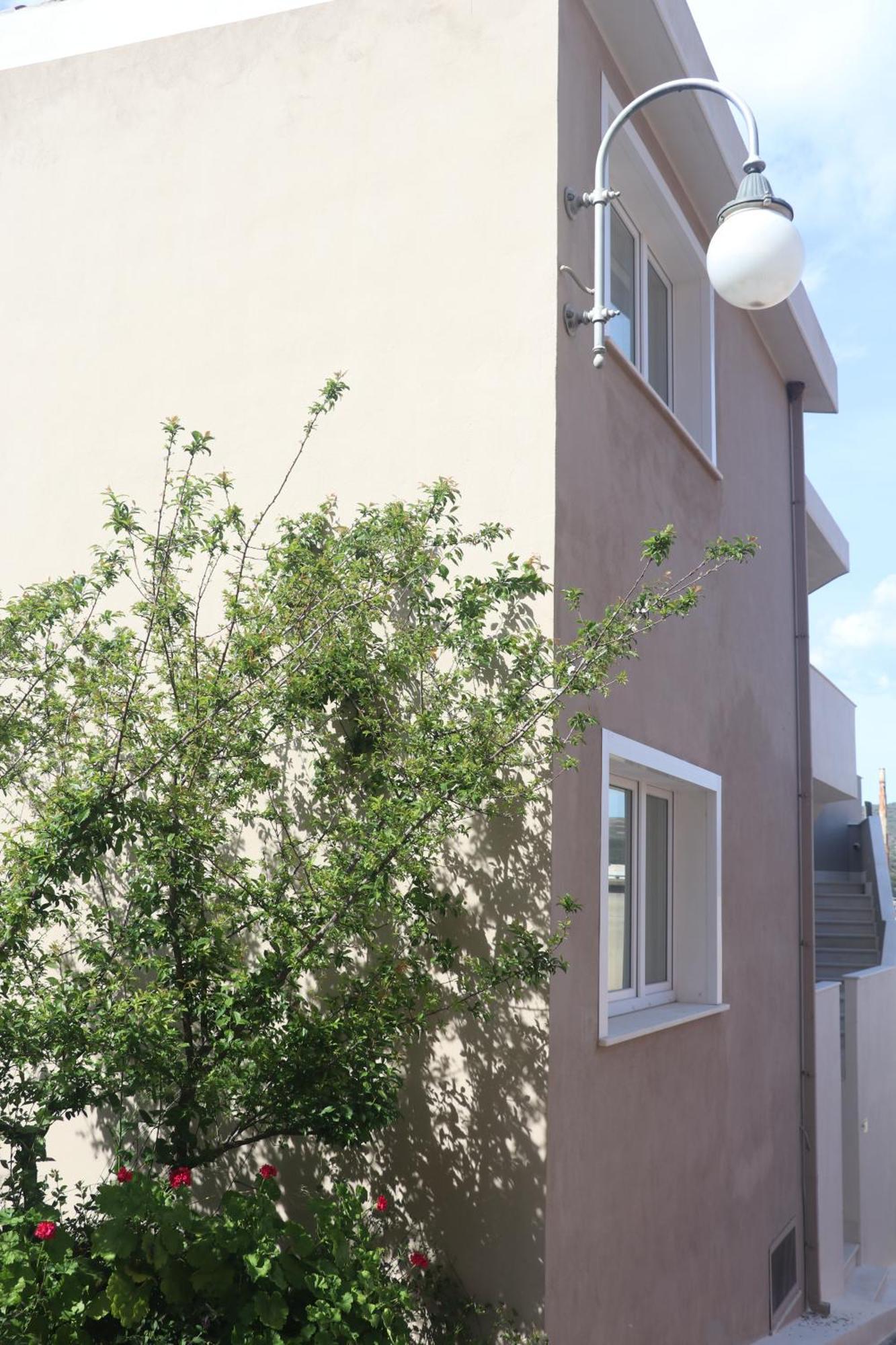 Estia Apartment